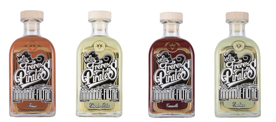 Et Une Bouteille De Rhum Pirates Des Caraïbes Les Frères Pirates passent le rhum arrangé au tamis