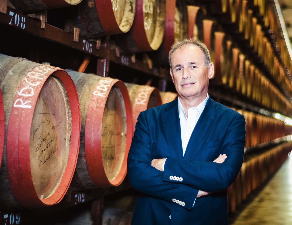 Rafael Méndez presidente destilerías arehucas bodega