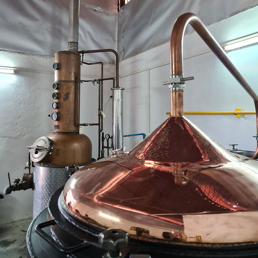 Ampov distillation